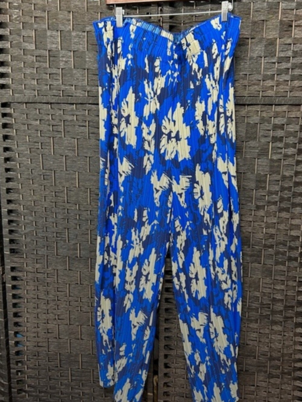 Joie - LIKE NEW - Blue Floral Pleated Wide-Leg Pants